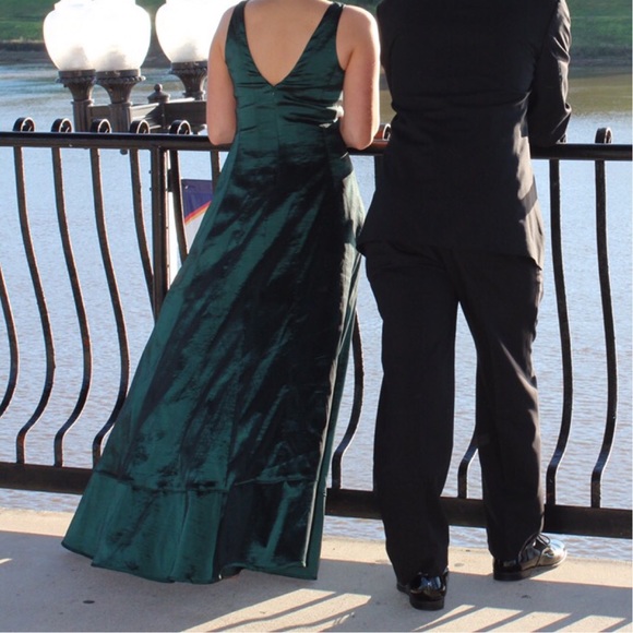 Green formal dress size 4 - Picture 3 of 3